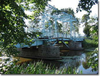 Schöne Zugbrücke bei N54 05.106 E19 22.434