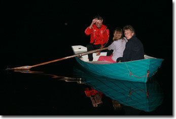 Christian, Claudia und Sarah beim abendlichen Bootfahren