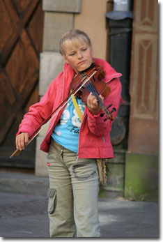 Junge Strassenmusiker