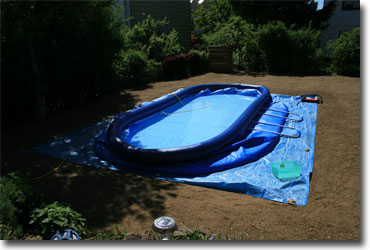 Die ersten Zentimeter Wasser im Pool