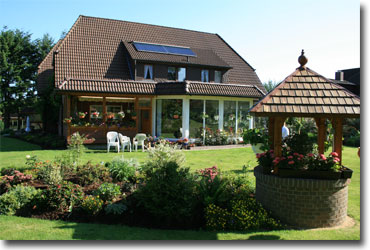 Das Hotel und der schöne Garten
